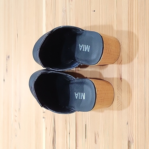 MIA Clogs - Picture 4 of 7